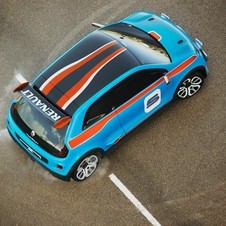 Les sièges baquet capitonnés en alcantara tricolore signés Twin’Run soulignent la « french touch » du concept-car.