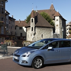 Peugeot 5008 Allure 1.6 HDi 112 2-Tronic 7L Peugeot 5008 Allure 1.6 HDi 112 2-Tronic 7L