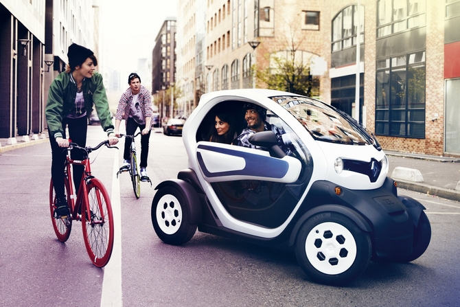 Und der Twizy tut sich als kleiner Elektro-Stadtflitzer hervor.