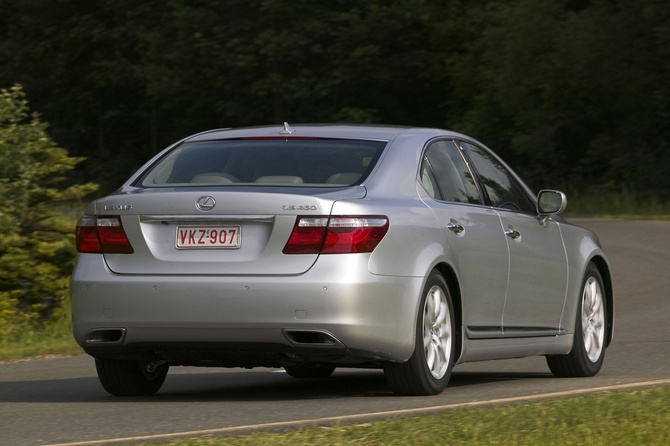 Lexus LS460