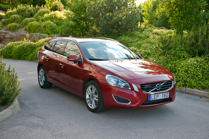 Volvo V60 3.0 T6 SE Lux 4WD AT