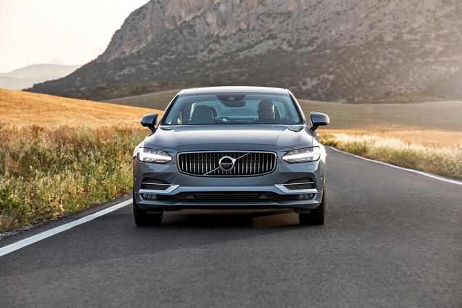 Volvo S90 D5 AWD Momentum Connect Geartronic