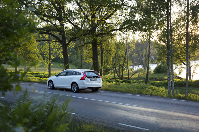 The V60 D6 Plug-in Hybrid Polestar is able to reach 100km/h in 6 seconds