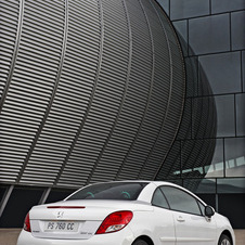 Peugeot 207 CC Sport 1.6 HDI 110 FAP Peugeot 207 CC Sport 1.6 HDI 110 FAP