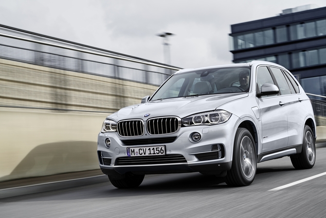 The X5 xDrive40e has a combined output of 313hp