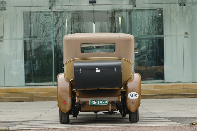 Bentley 6½-Litre Sedanca de Ville by H.J. Mulliner