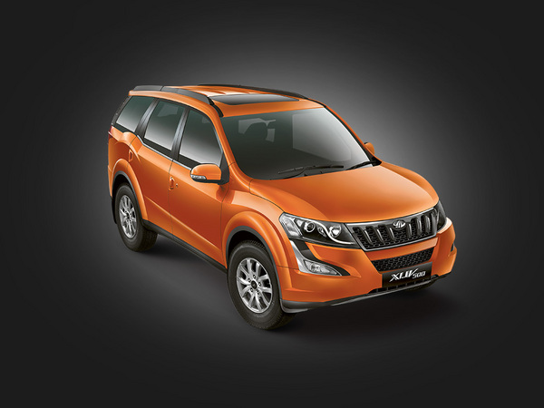 Mahindra XUV500 W10