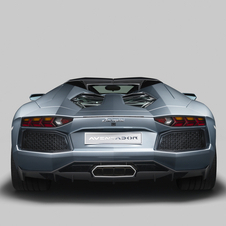 Aventador Gets Droptop Version with Two-Peice Carbon Top