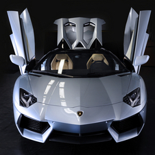 Aventador Gets Droptop Version with Two-Peice Carbon Top