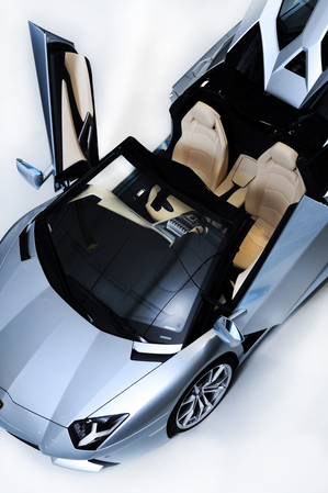 Aventador Gets Droptop Version with Two-Peice Carbon Top