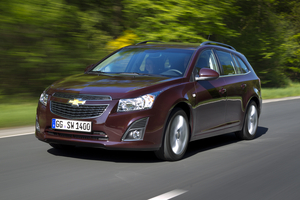 Für den Cruze Station Wagon sowie für alle weiteren Cruze-Modellvarianten sind ab Juli insgesamt fünf Motoren erhältlich.