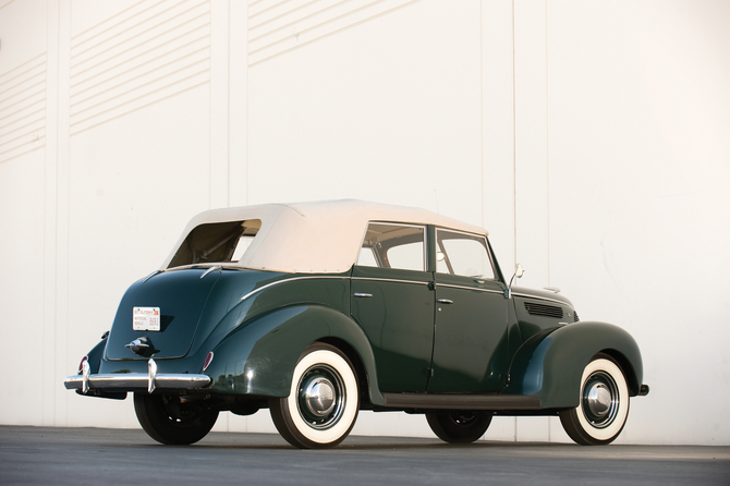 Ford De Luxe Convertible Sedan