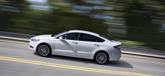 New Ford Fusion: first gasoline, hybrid and plug-in hybrid sedan