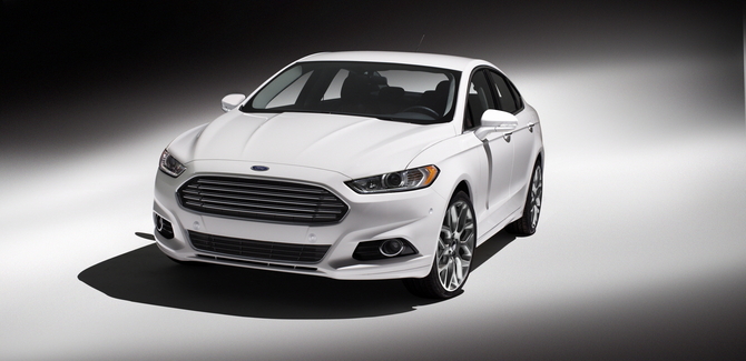 New Ford Fusion: first gasoline, hybrid and plug-in hybrid sedan