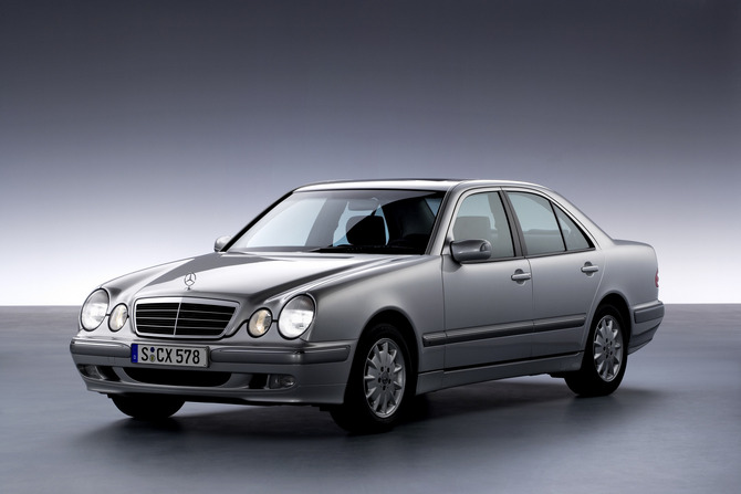 Mercedes-Benz E 240 AT