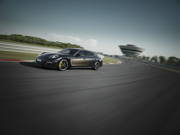 The Panamera Turbo S Exclusive Executive is equipped with the same 4.8 V8 twin-turbo engine of the Panamera Turbo S