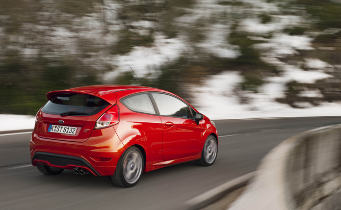 O carro tem 180cv graças ao motor 1.6 EcoBoost