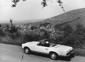 Mercedes-Benz 230 SL