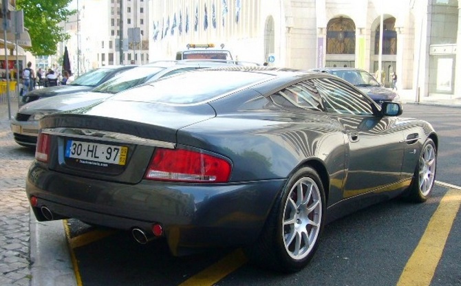 Aston Martin DB9