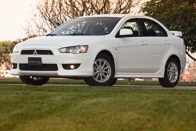 Mitsubishi Lancer ES