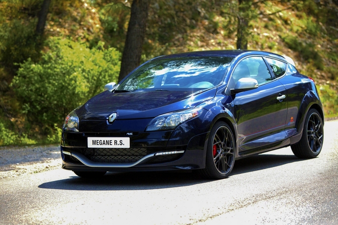 The car takes inspiration from last year's F1 winning RB8 The car takes inspiration from last year's F1 winning RB8