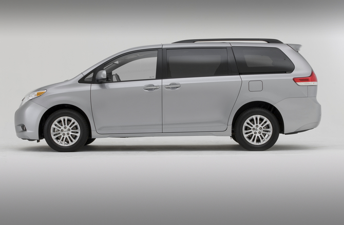 Toyota Sienna XLE AWD V6