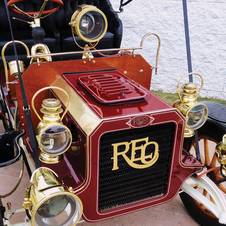 REO Two-Cylinder Five-Passenger Detachable Tonneau