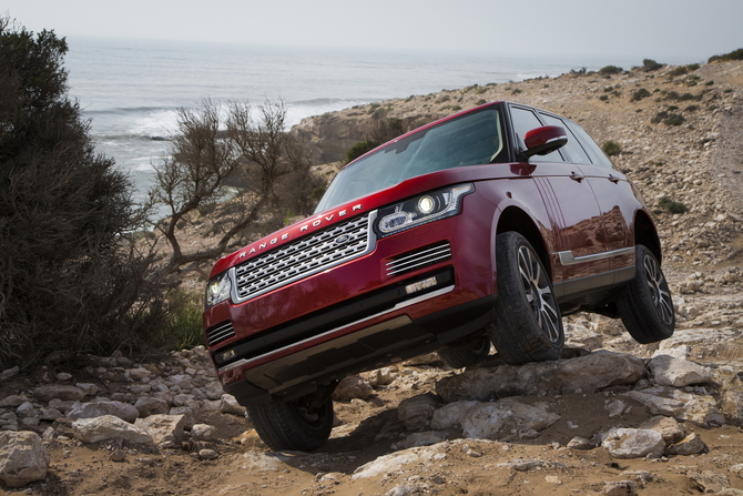 A performance e o consumo de combustível dos motores Land Rover 3.0 de seis cilindros foram maximizados