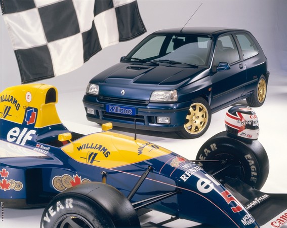 A Renault produziu 5600 unidades do Clio Williams original