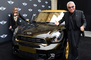 Roberto Cavalli Mini beim Life Ball für 150.000 € versteigert