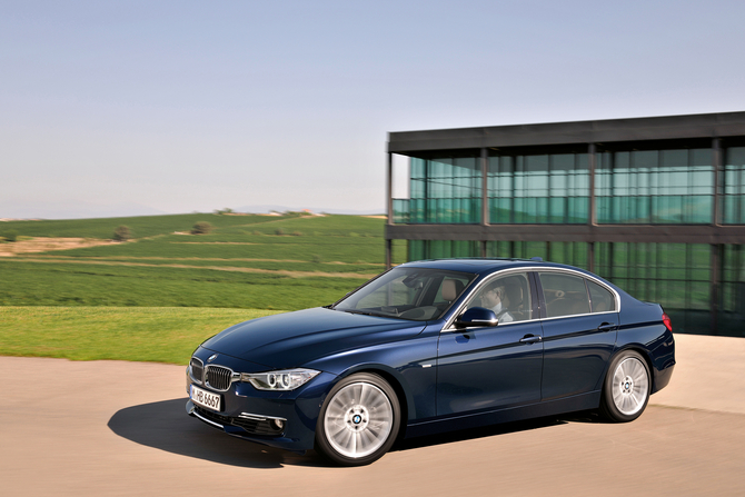 BMW 320i Luxury