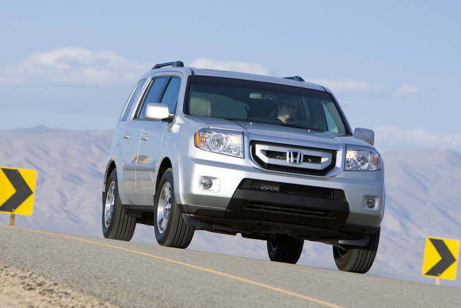 Honda Pilot Touring 2WD 5-Spd AT