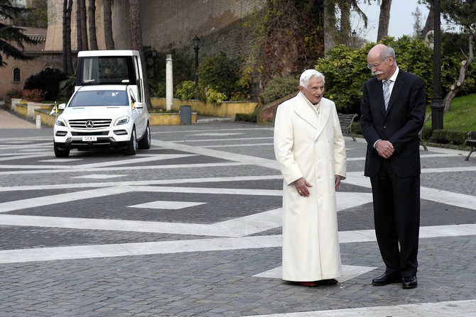 O Papa já utiliza veículos da Mercedes desde 1930