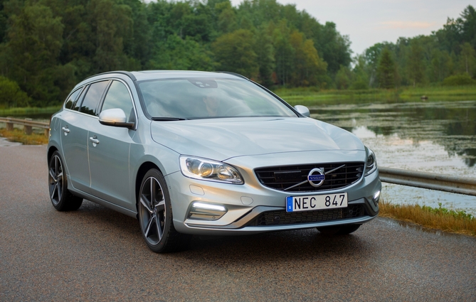 Volvo V60 D3 R-Design Momentum Geartronic