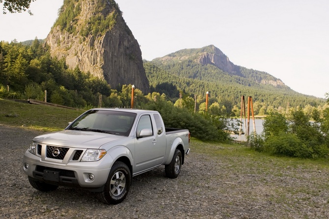 Nissan Frontier Crew Cab SV 4X4