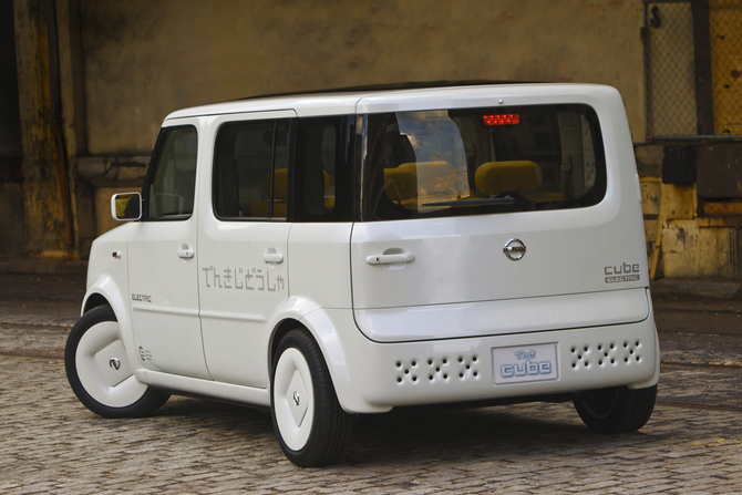 Nissan Denki Cube