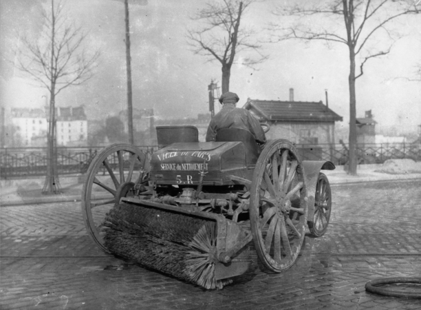 Renault has sold commercial vehicles like this Type DM street sweeper since 1913