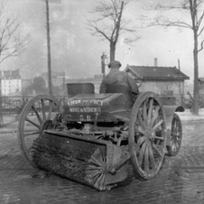 Renault has sold commercial vehicles like this Type DM street sweeper since 1913