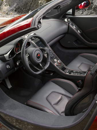 O interior do MP4-12C Spider, semelhante à versão standard do modelo