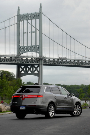 Lincoln Lincoln MKT 3.7L FWD