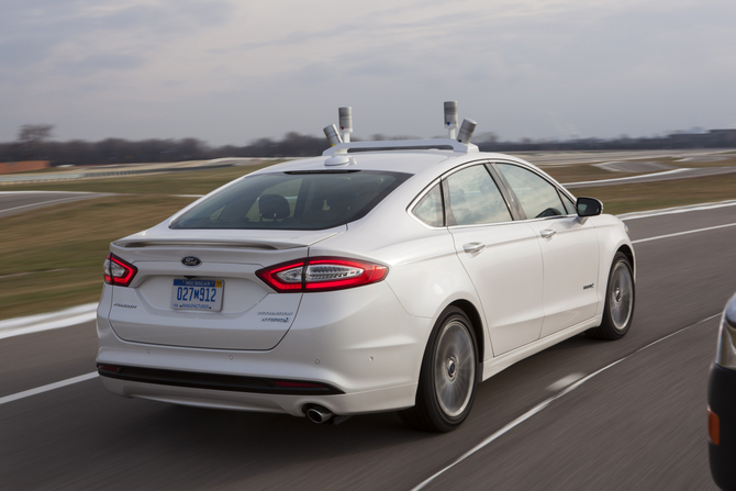 O carro inclui quatro sensores LiDAR com emissão de luz infra-vermelha