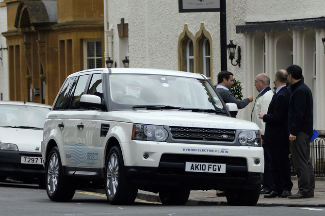 Sowohl der Range Rover als auch der Range Rover Sport werden mit dem Hybridantrieb verfügbar sein