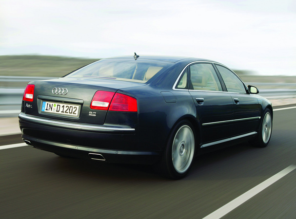 Audi A8 6.0 W12 quattro Longo