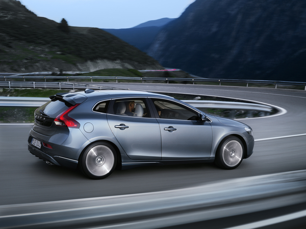 Volvo Officially Unveils V40 with Specs