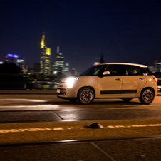 Eine Besonderheit an Bord des neuen Fiat 500L ist eine Mini-Espressomaschine.