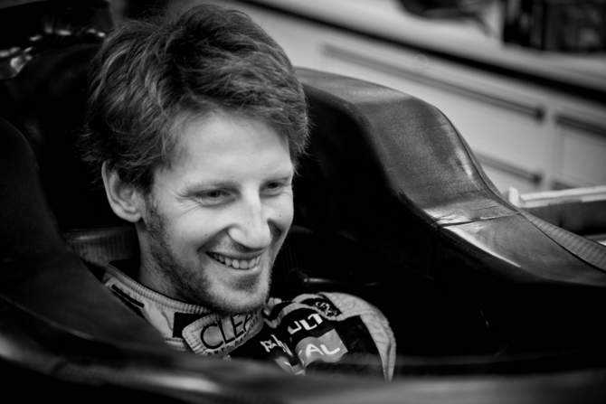 Grosjean esteve envolvido num grande acidente que originou muitas críticas à sua condução agressiva