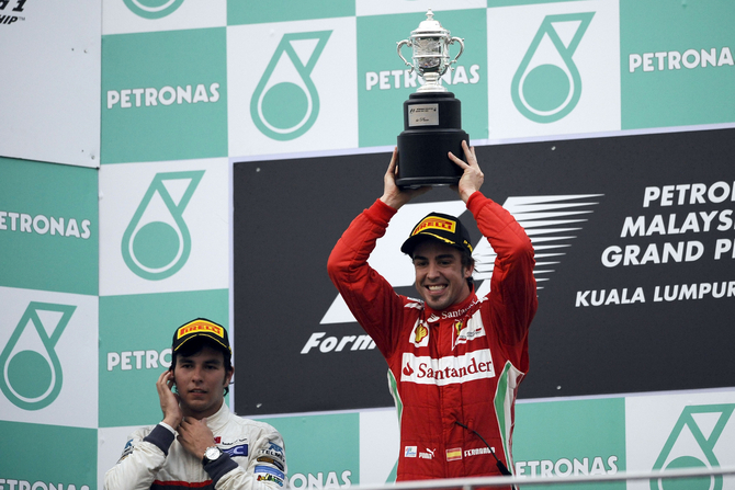 Alonso takes win in wet race in Sepang