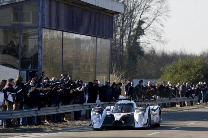 Peugeot 908HYBRID4 Takes Its Last Laps