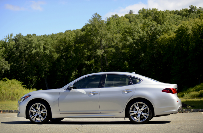 Infiniti Q70 3.7 AWD