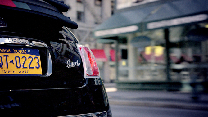 Fiat 500 Gucci Edition Advertised by Jennifer Lopez in the US and Abarth 500 Debut ad video